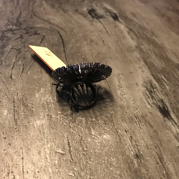 Ring. - Picture 3 of 3